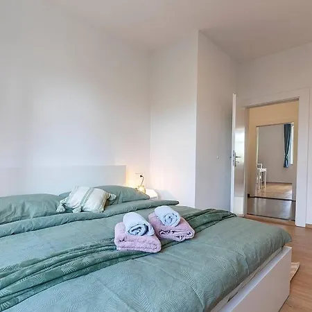 Village-like Peace & Quiet In City + Parking Daire *