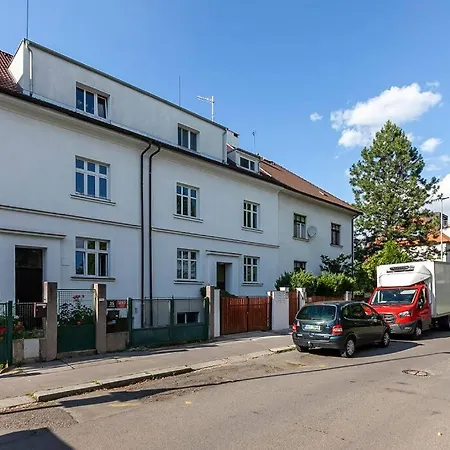 Apartment Village-like Peace & Quiet In City + Parking
