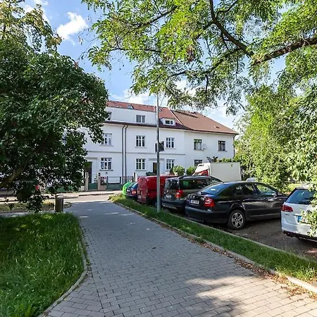 Apartment Village-like Peace & Quiet In City + Parking