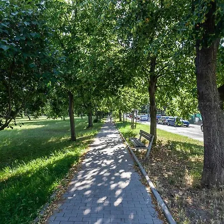 Apartment Village-like Peace & Quiet In City + Parking