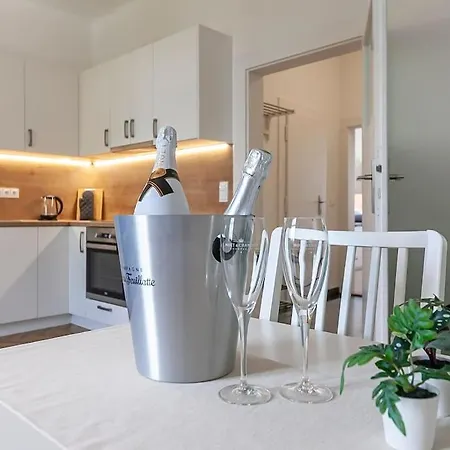 Village-like Peace & Quiet In City + Parking Apartment